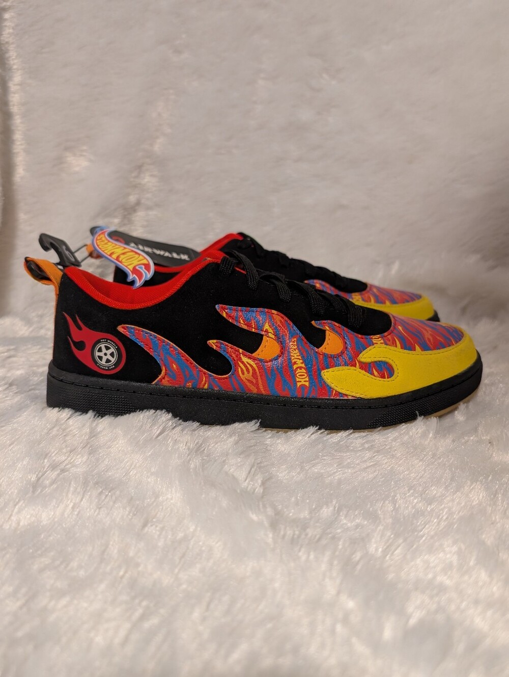 Airwalk Hot Wheels Black & Yellow Flame Sneakers Big Kids' 6: Classic 2.0